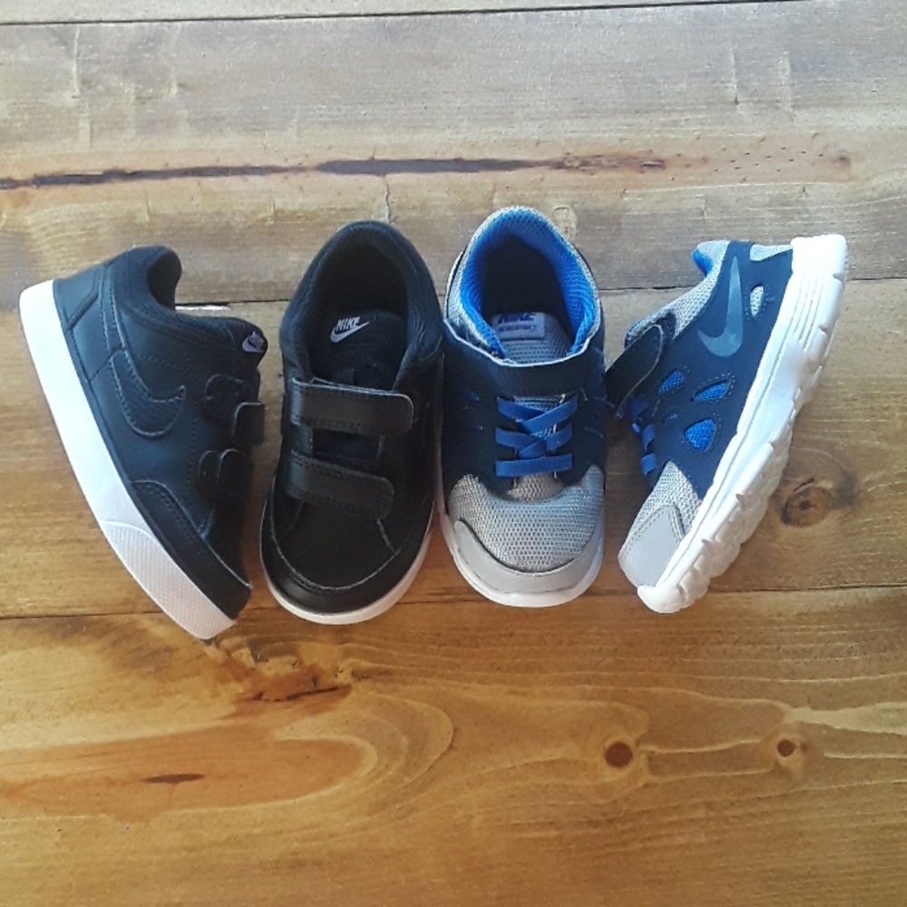 2 pair of kids Nike shoes